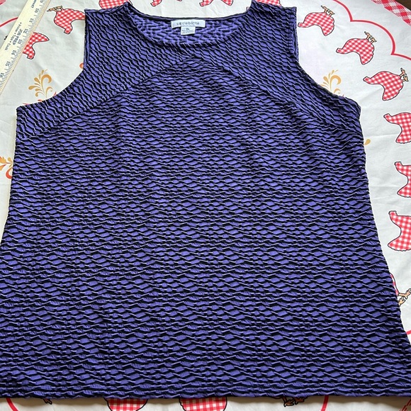 Liz Claiborne Tops - Liz Claiborne Women’s Tank Top XL NWOT 🥰Very Unique 😍 Textured Beautiful 🤩